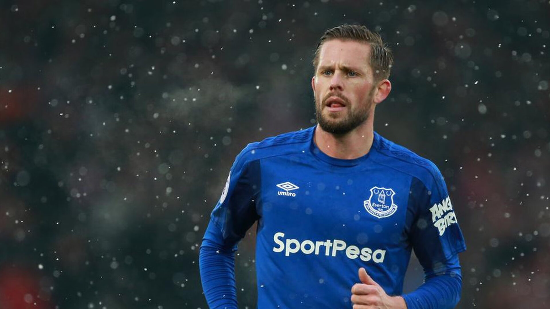 九游游戏中心官网-奥格斯堡蓝衫军铁闷韧性，坚守阵地砥砺向前